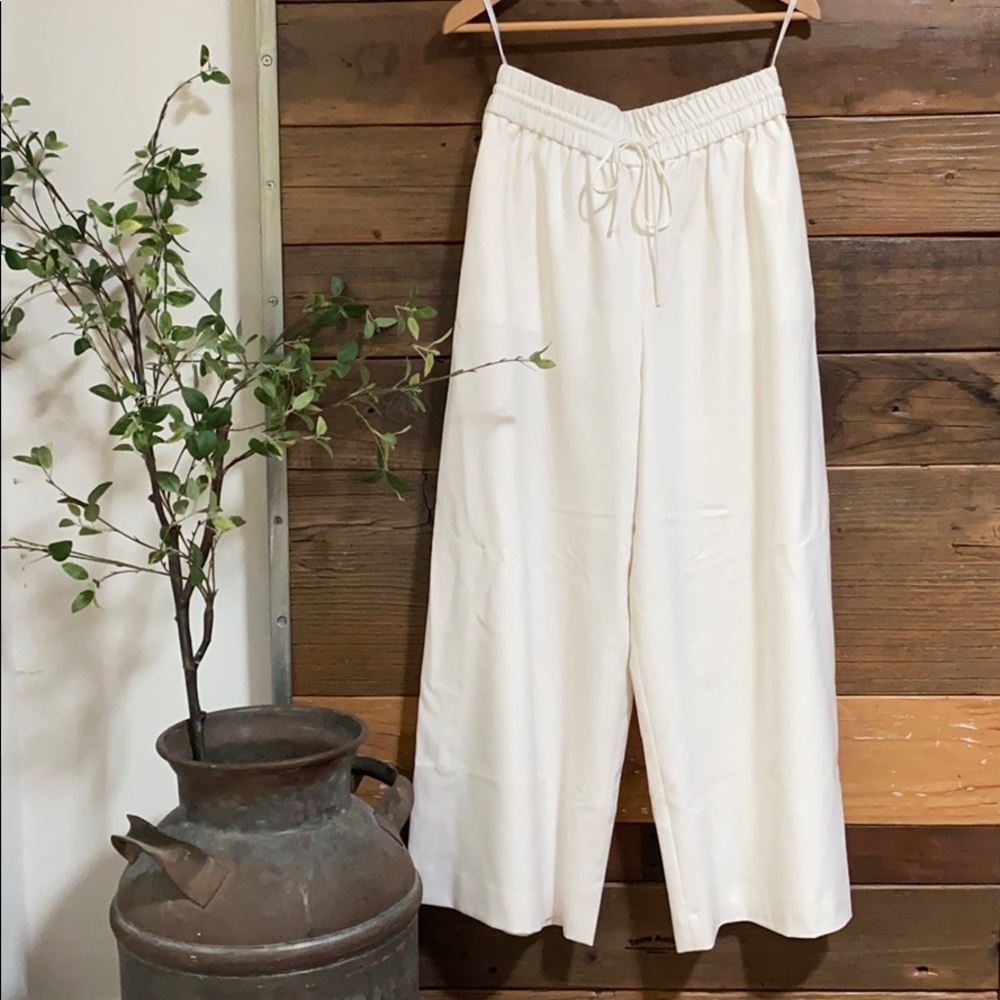 Wide Off-White Leg Rayon pants from Anne Klein